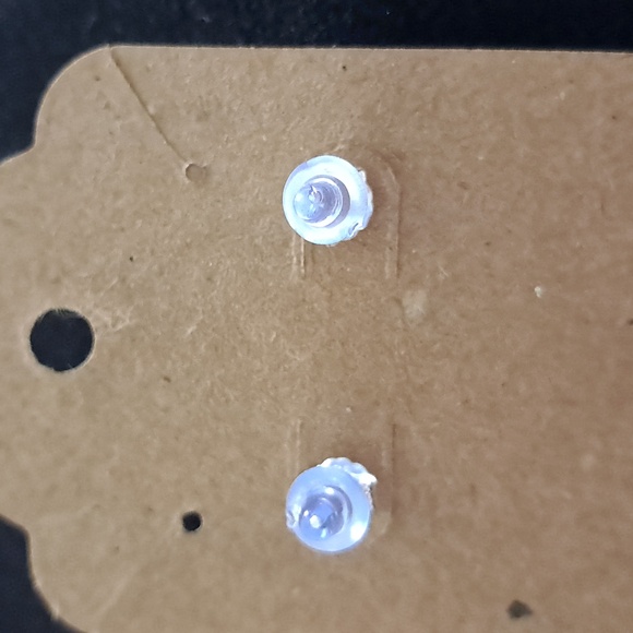 Daisy Stud‎ Earrings! Sterling Silver. - Picture 2 of 4